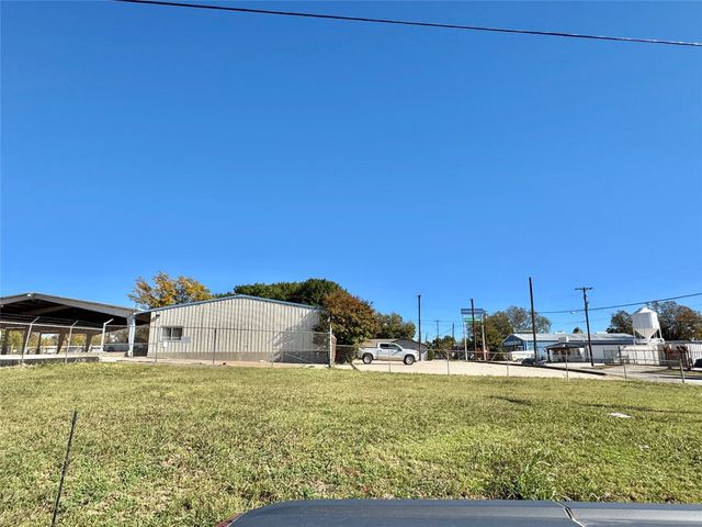 619 W Broadway Street, Gainesville, TX 76240