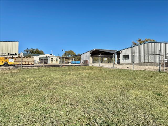 619 W Broadway Street, Gainesville, TX 76240