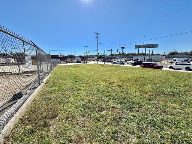 619 W Broadway Street, Gainesville, TX 76240