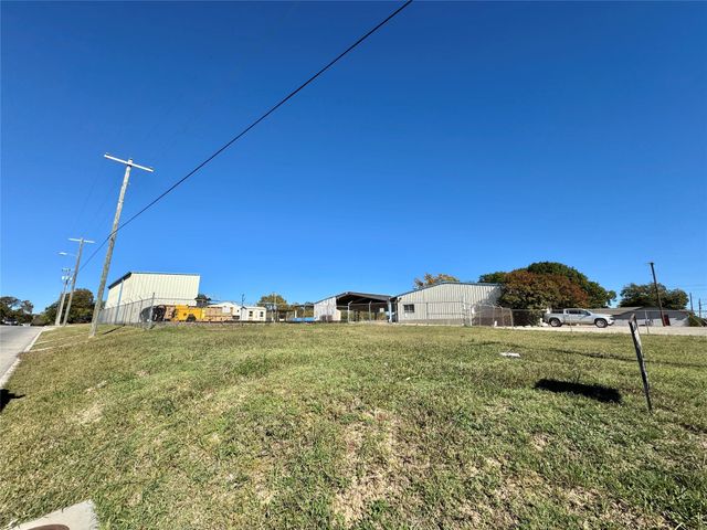 619 W Broadway Street, Gainesville, TX 76240