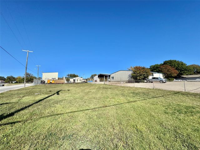 619 W Broadway Street, Gainesville, TX 76240