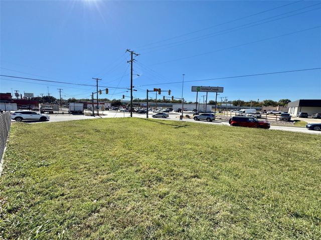 619 W Broadway Street, Gainesville, TX 76240