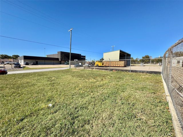 619 W Broadway Street, Gainesville, TX 76240