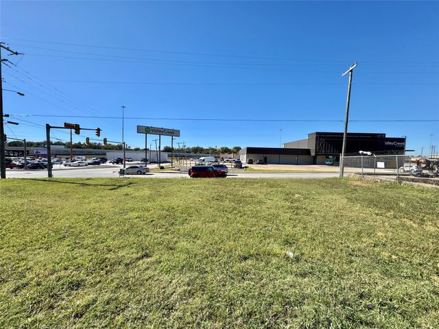 619 W Broadway Street, Gainesville, TX 76240