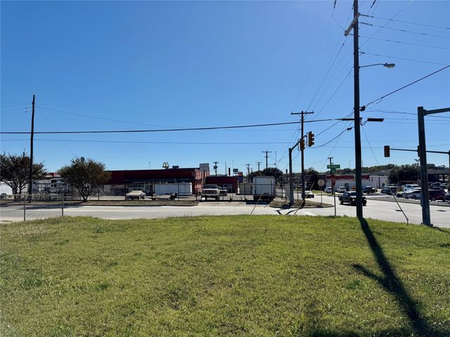 619 W Broadway Street, Gainesville, TX 76240