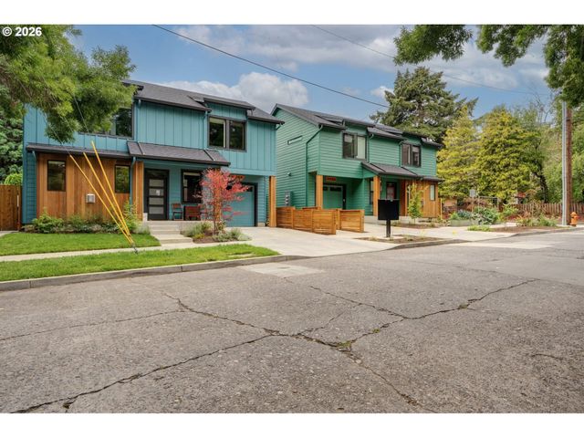1420 Se CLAYBOURNE St C, Portland, OR 97202