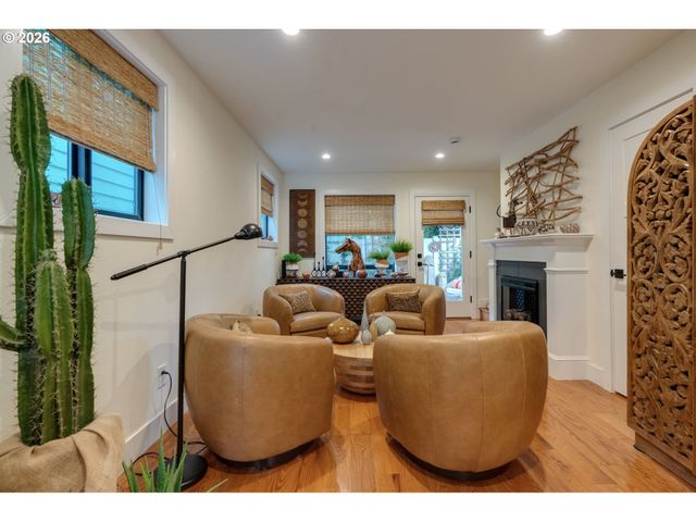 1420 Se CLAYBOURNE St C, Portland, OR 97202