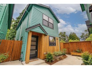 1420 Se CLAYBOURNE St C, Portland, OR 97202