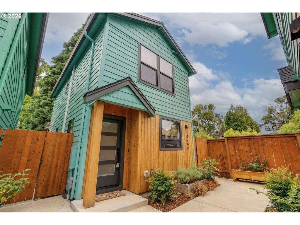 1420 Se CLAYBOURNE St C, Portland, OR 97202
