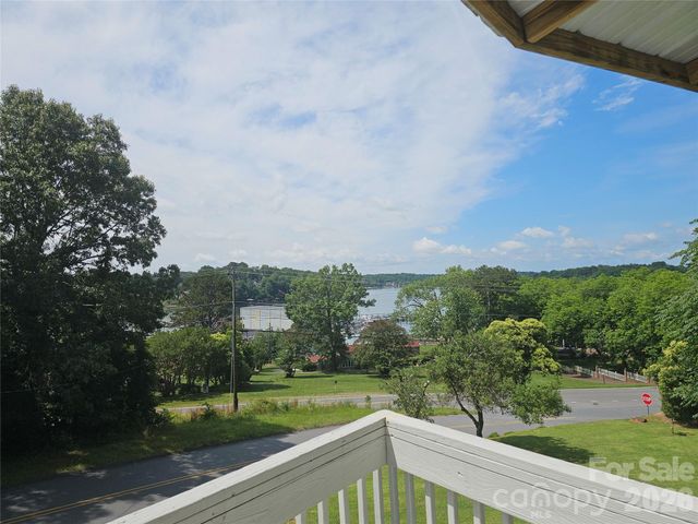 500 Steel Bridge Loop, Hickory, NC 28601