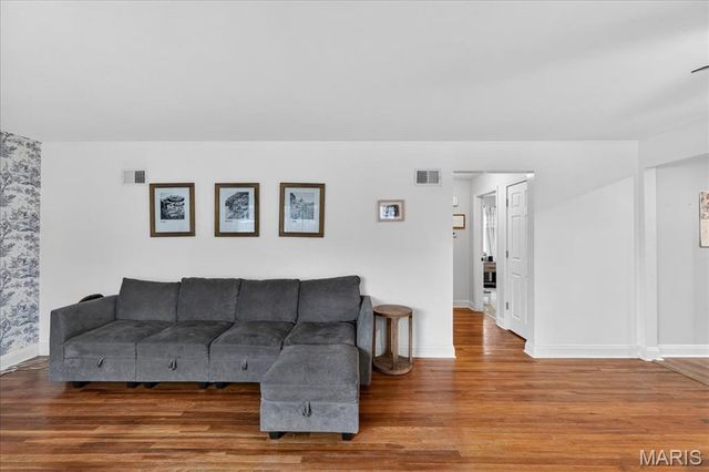 9840 Madison Avenue, Rock Hill, MO 63119