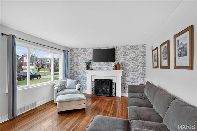 9840 Madison Avenue, Rock Hill, MO 63119