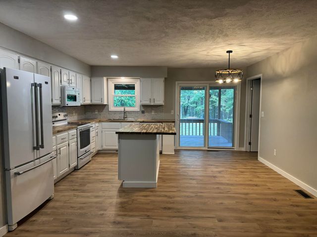 11785 Co Road 76-211, Ava, MO 65608