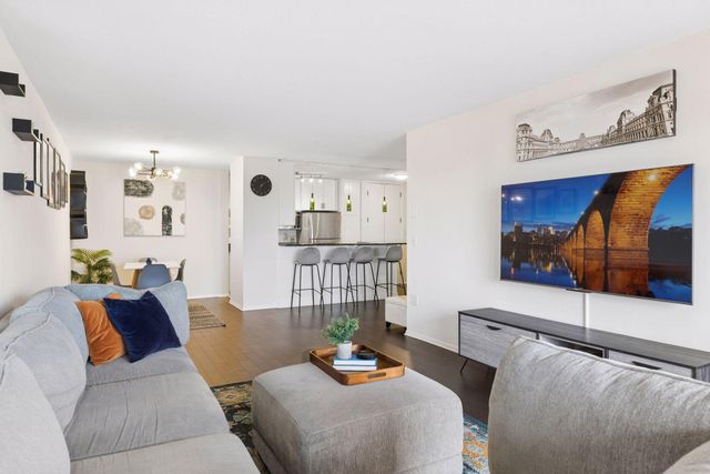 400 Groveland Avenue 914, Minneapolis, MN 55403