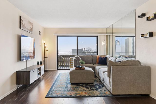 400 Groveland Avenue 914, Minneapolis, MN 55403