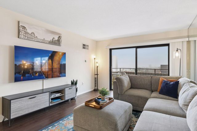 400 Groveland Avenue 914, Minneapolis, MN 55403