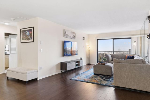 400 Groveland Avenue 914, Minneapolis, MN 55403