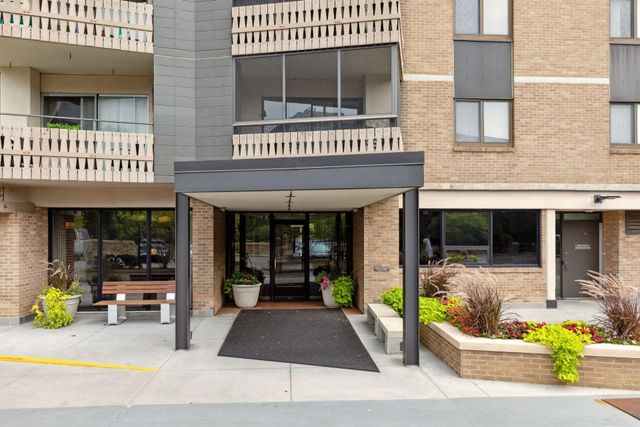 400 Groveland Avenue 914, Minneapolis, MN 55403