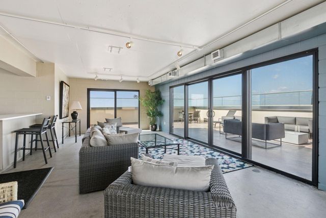 400 Groveland Avenue 914, Minneapolis, MN 55403