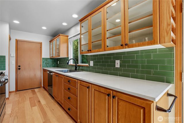 9656 Sandy Isle Lane NW, Silverdale, WA 98383