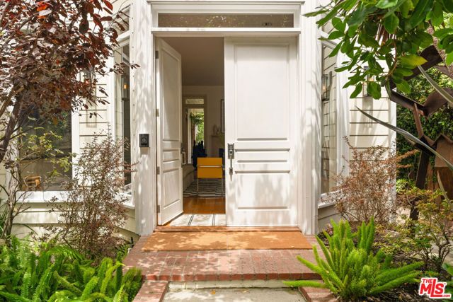 454 Sycamore Road, Santa Monica, CA 90402