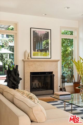 454 Sycamore Road, Santa Monica, CA 90402