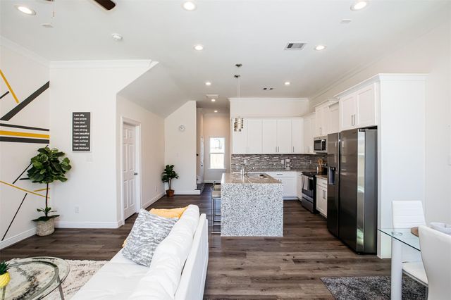 5205 Bataan Road B, Houston, TX 77033