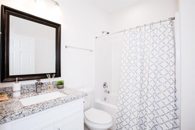 5205 Bataan Road B, Houston, TX 77033