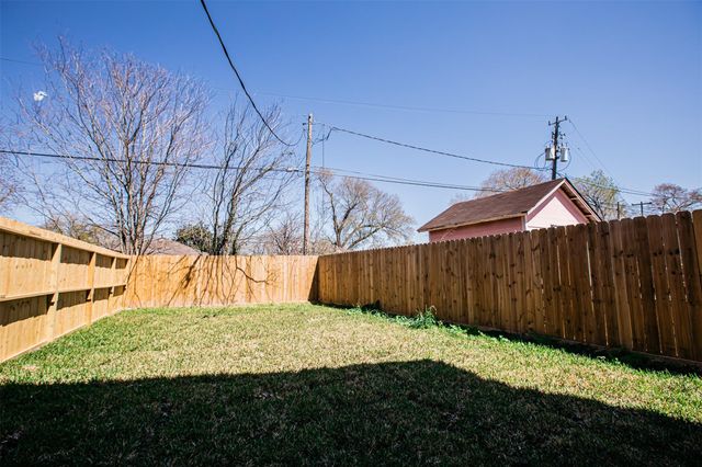 5205 Bataan Road B, Houston, TX 77033