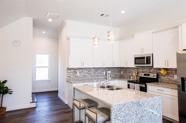 5205 Bataan Road B, Houston, TX 77033