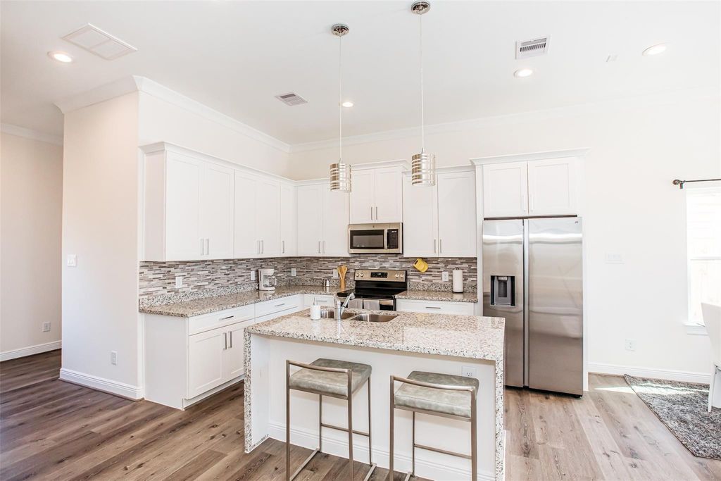 5205 Bataan Road B, Houston, TX 77033