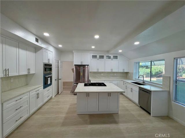 26601 White Oaks, Laguna Hills, CA 92653