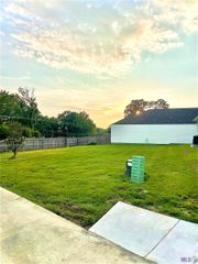 6642 Oak Crossing Ave, Baton Rouge, LA 70816