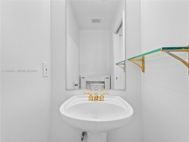 6201 NW 114th Pl 249, Doral, FL 33178