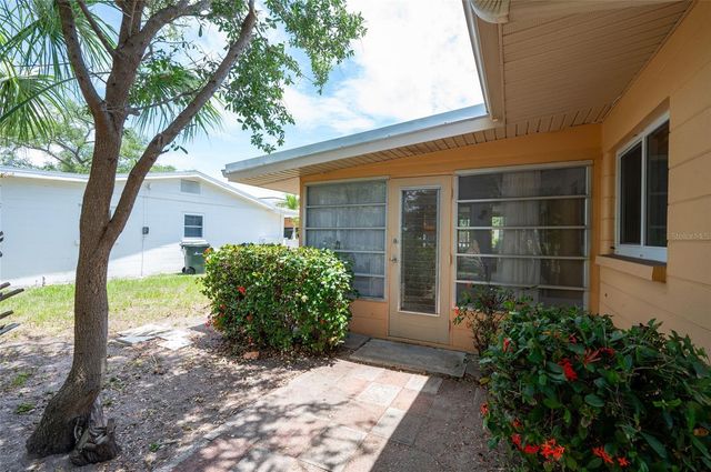 2215 GROVE STREET, Sarasota, FL 34239