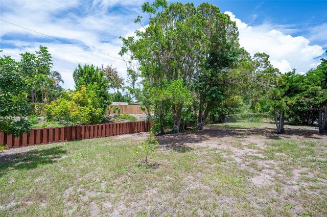 2215 GROVE STREET, Sarasota, FL 34239
