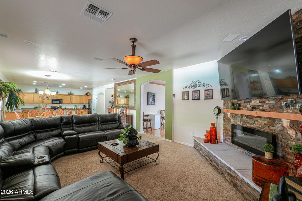 Image 10 of property listing at 1765 E Oquitoa Drive, Casa Grande, AZ 85122