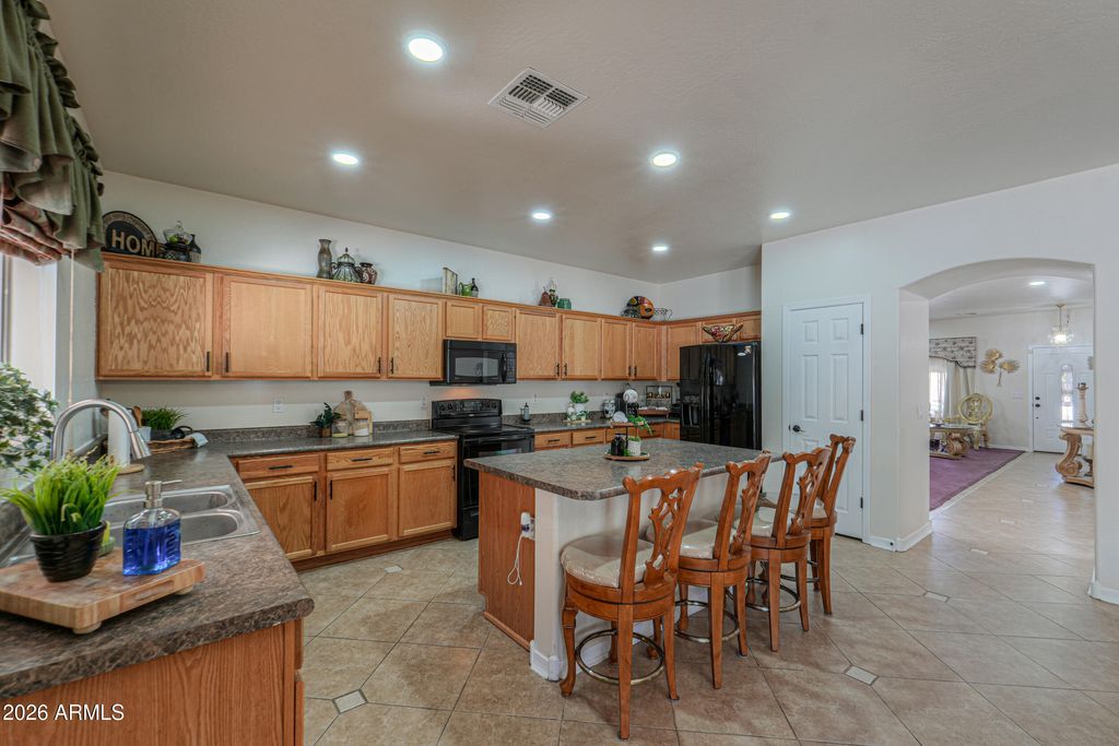 Image 7 of property listing at 1765 E Oquitoa Drive, Casa Grande, AZ 85122