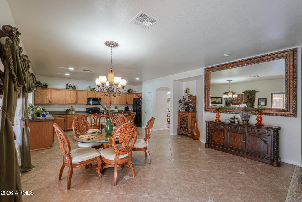 Image 8 of property listing at 1765 E Oquitoa Drive, Casa Grande, AZ 85122