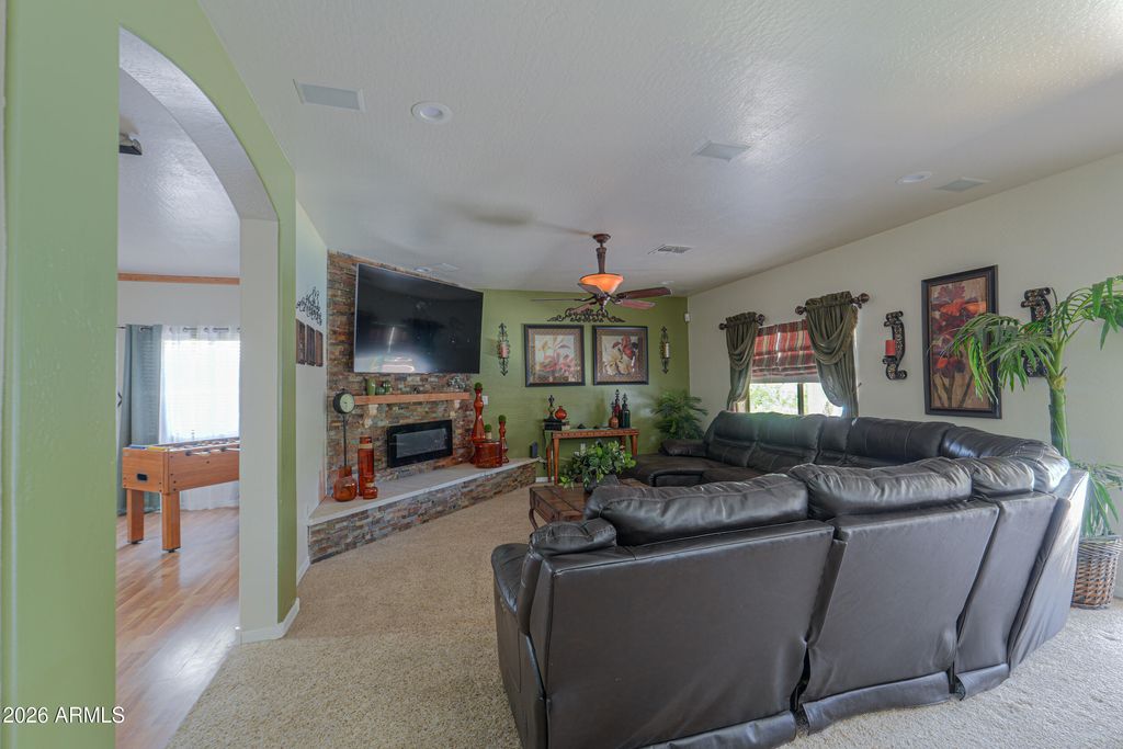 Image 9 of property listing at 1765 E Oquitoa Drive, Casa Grande, AZ 85122