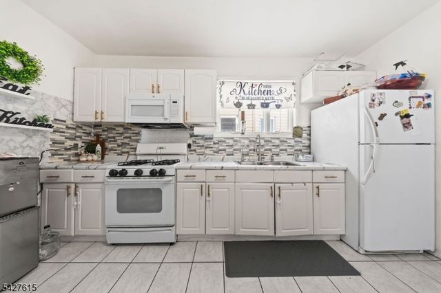 14 Dey St, Paterson City, NJ 07503
