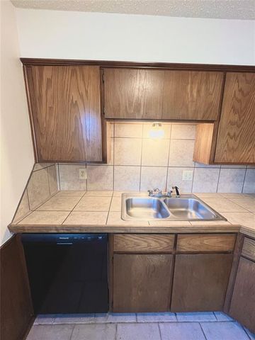 300 Chalmette Drive c, Norman, OK 73071