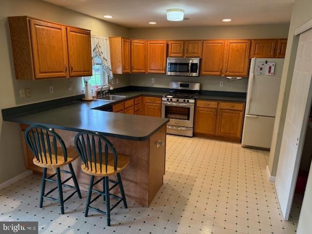 270 LONGLEAF DR, Blandon, PA 19510