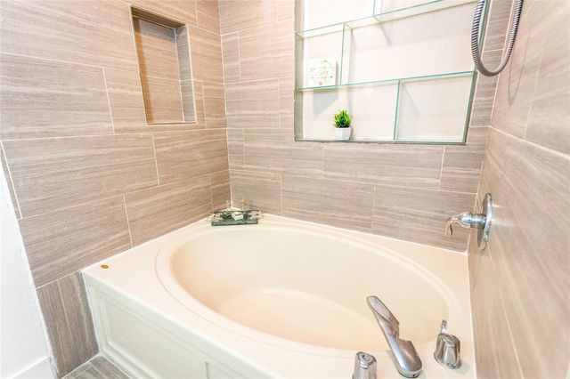 8207 TANGLEWOOD LANE, Tampa, FL 33615