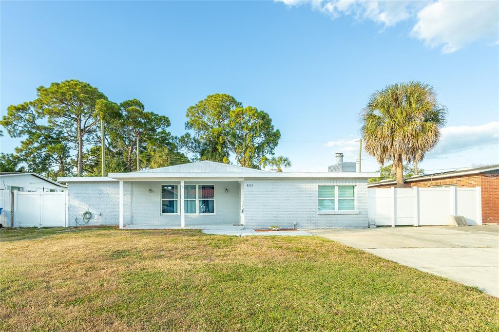 8207 TANGLEWOOD LANE, Tampa, FL 33615