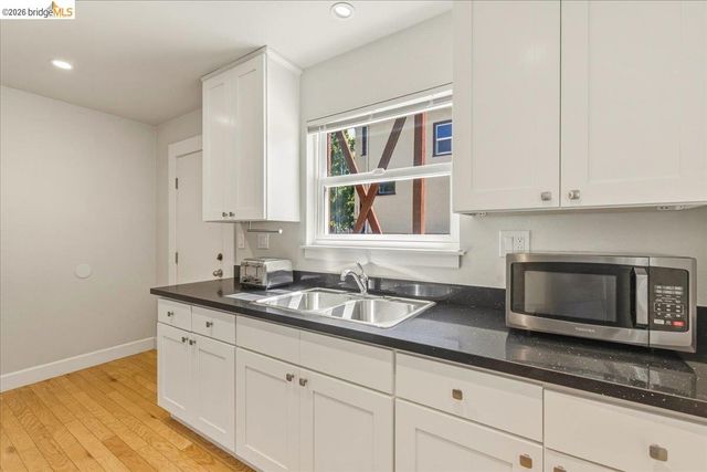 2529 Ellsworth St, Berkeley, CA 94704