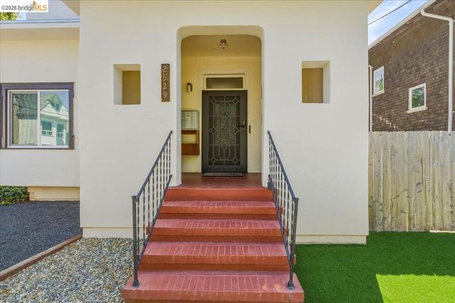 2529 Ellsworth St, Berkeley, CA 94704