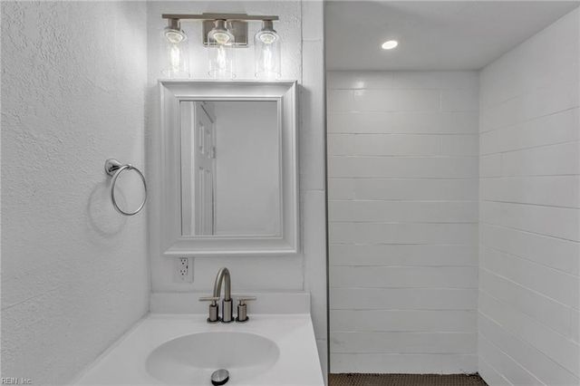921 Howard PL, Suffolk, VA 23434