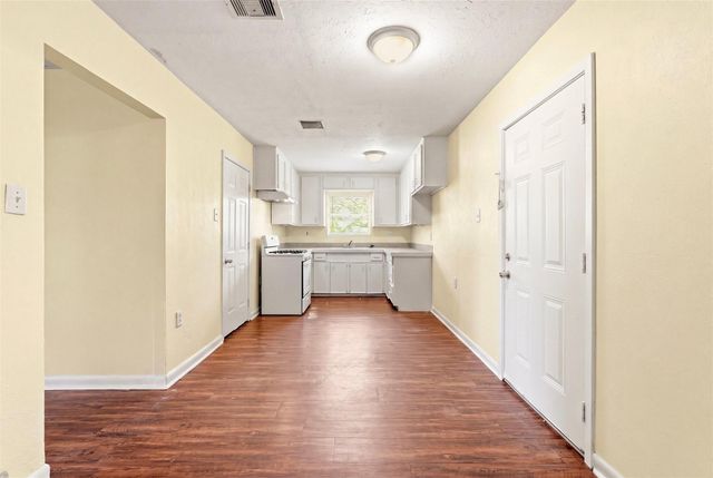 10227 Glenmawr Drive, Houston, TX 77075