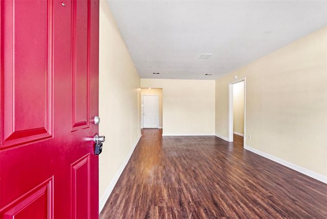 10227 Glenmawr Drive, Houston, TX 77075